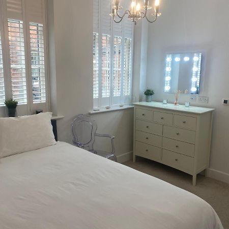 Unrivalled Location - Five Star - Worcester Apartment Extérieur photo