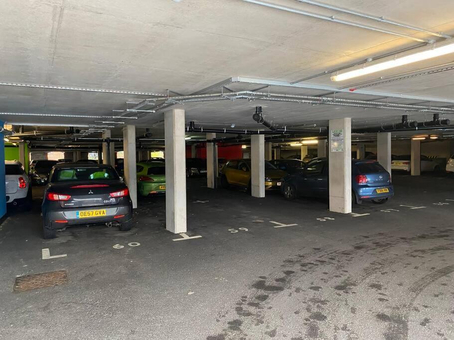Unrivalled Location - Five Star - Worcester Apartment Extérieur photo