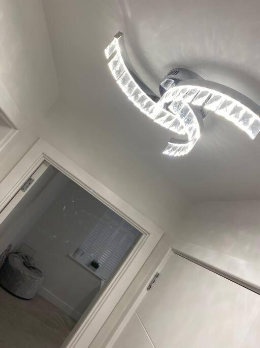 Unrivalled Location - Five Star - Worcester Apartment Extérieur photo