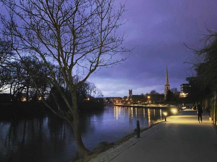 Unrivalled Location - Five Star - Worcester Apartment Extérieur photo