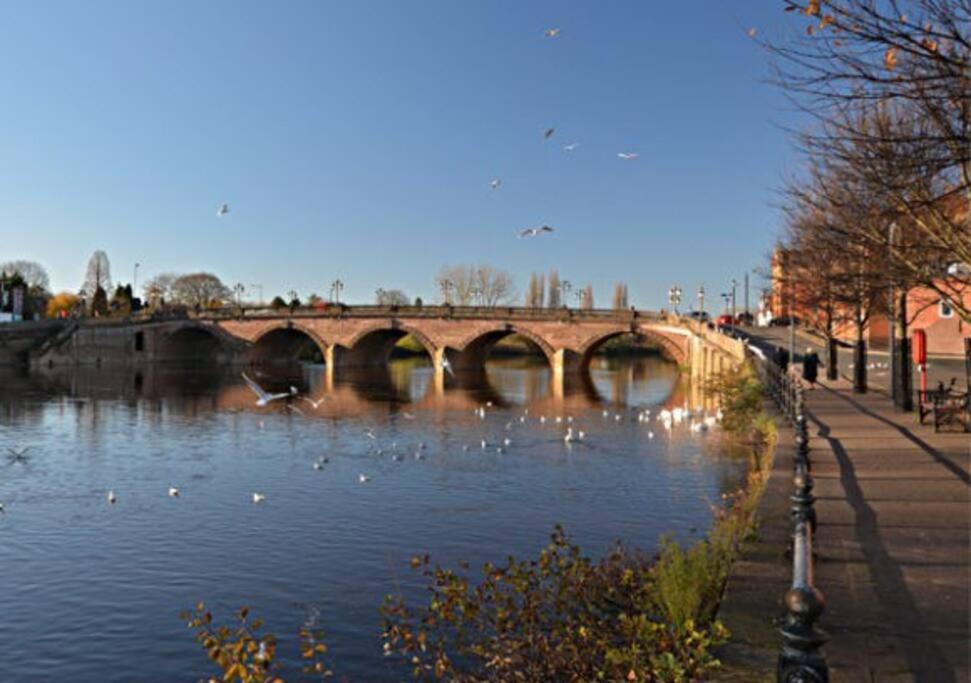 Unrivalled Location - Five Star - Worcester Apartment Extérieur photo