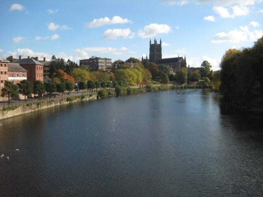 Unrivalled Location - Five Star - Worcester Apartment Extérieur photo