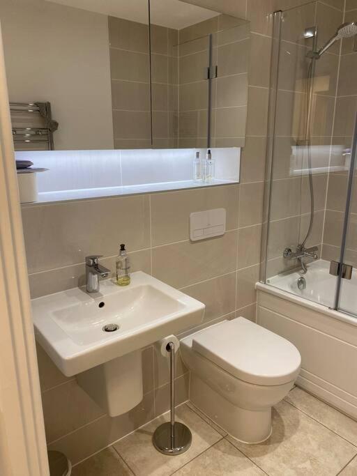 Unrivalled Location - Five Star - Worcester Apartment Extérieur photo