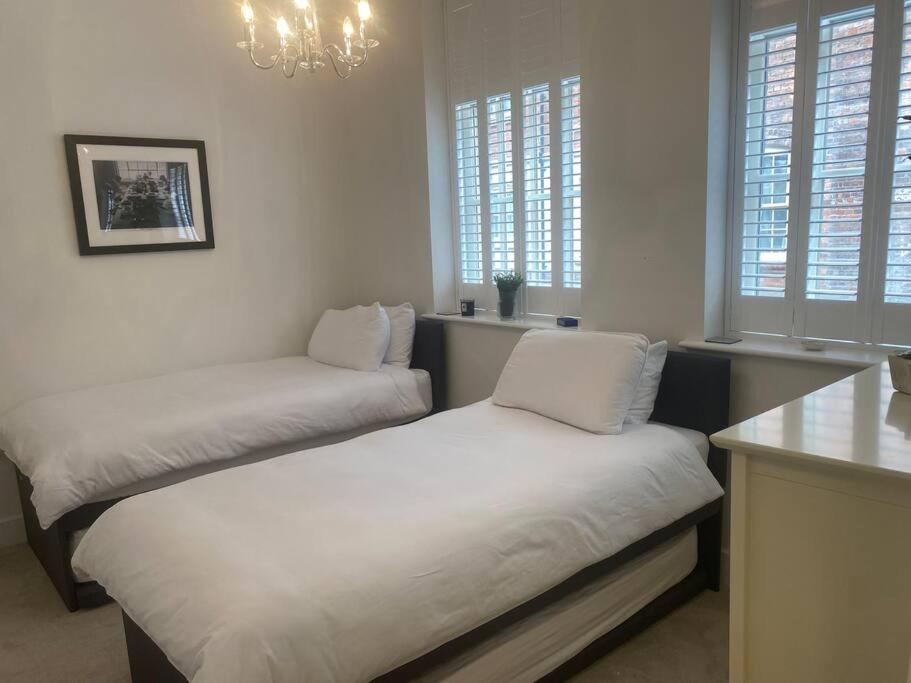Unrivalled Location - Five Star - Worcester Apartment Extérieur photo