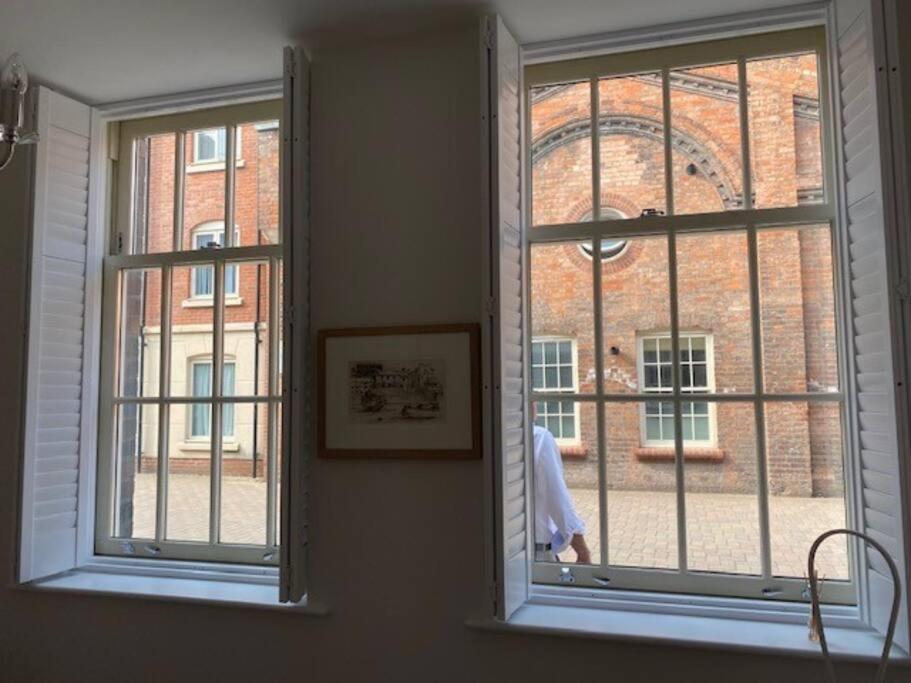 Unrivalled Location - Five Star - Worcester Apartment Extérieur photo
