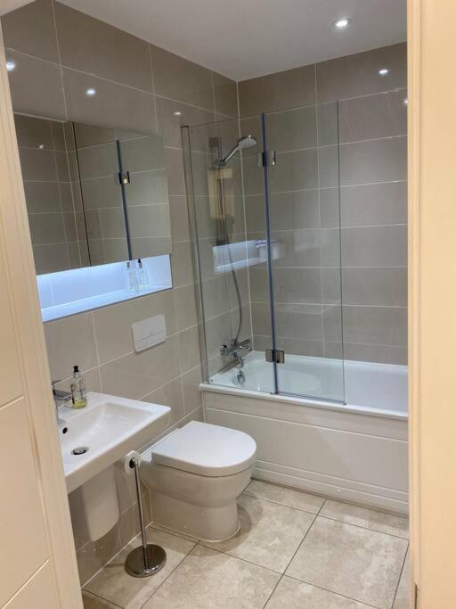 Unrivalled Location - Five Star - Worcester Apartment Extérieur photo