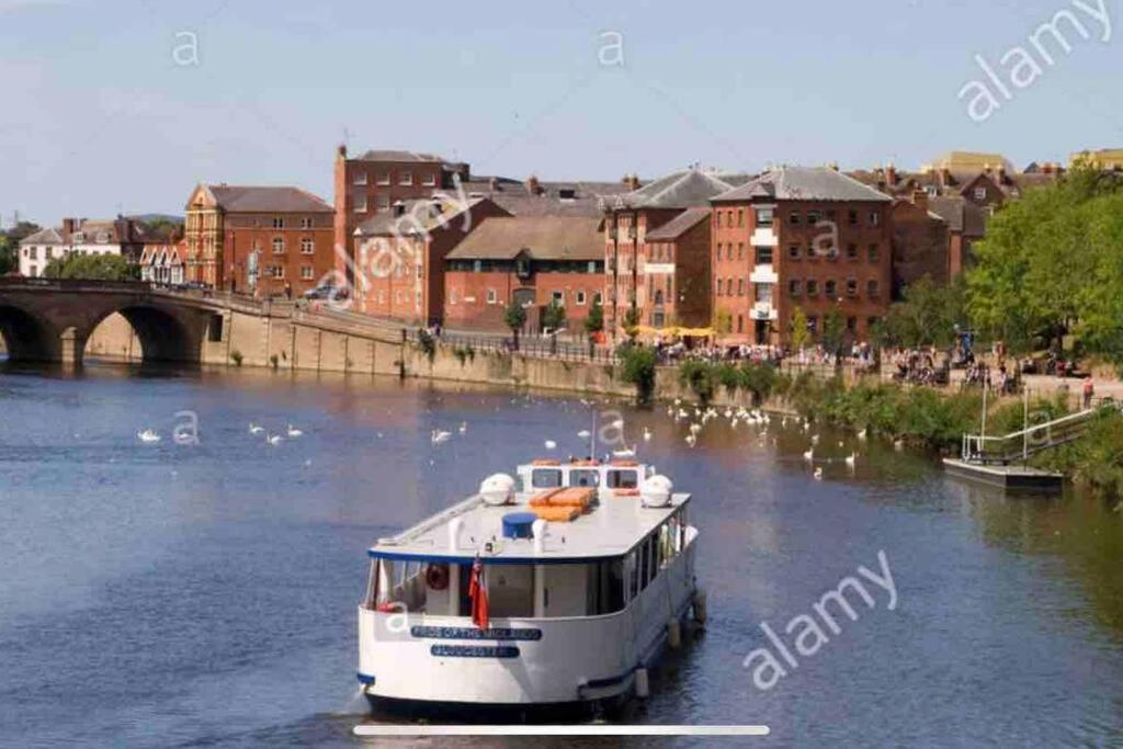 Unrivalled Location - Five Star - Worcester Apartment Extérieur photo