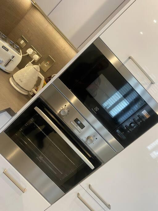 Unrivalled Location - Five Star - Worcester Apartment Extérieur photo