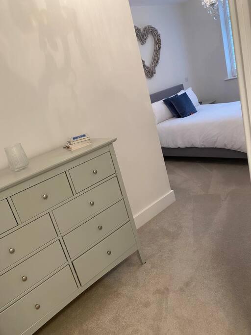 Unrivalled Location - Five Star - Worcester Apartment Extérieur photo