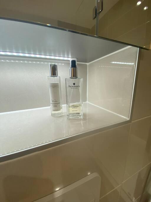 Unrivalled Location - Five Star - Worcester Apartment Extérieur photo