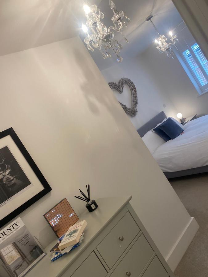 Unrivalled Location - Five Star - Worcester Apartment Extérieur photo
