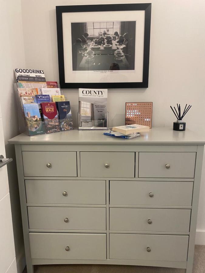 Unrivalled Location - Five Star - Worcester Apartment Extérieur photo