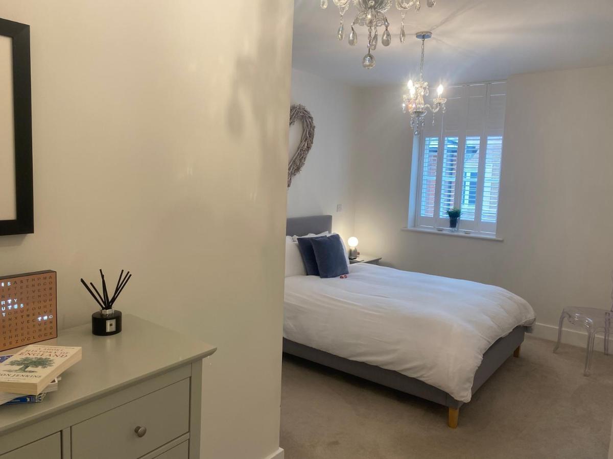 Unrivalled Location - Five Star - Worcester Apartment Extérieur photo